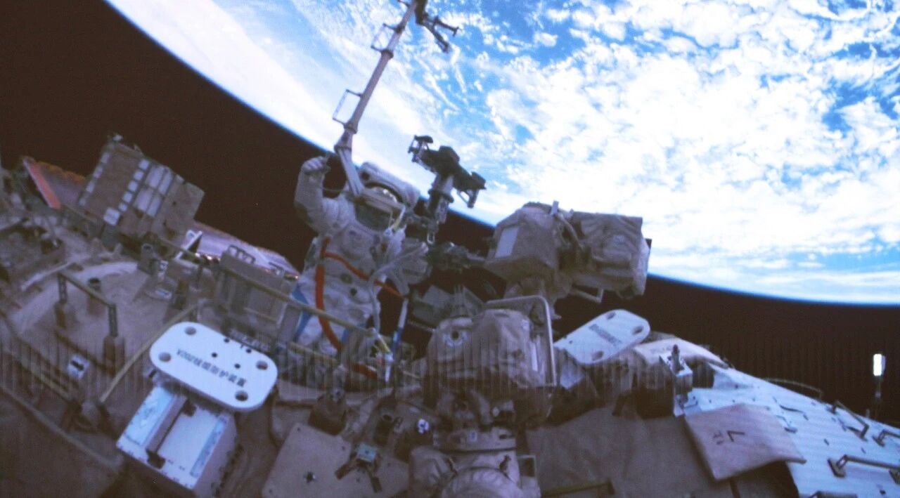Shenzhou-21 Crew Completes Third Extravehicular Activity: New EVA Record Set, On-Orbit Mission Extended